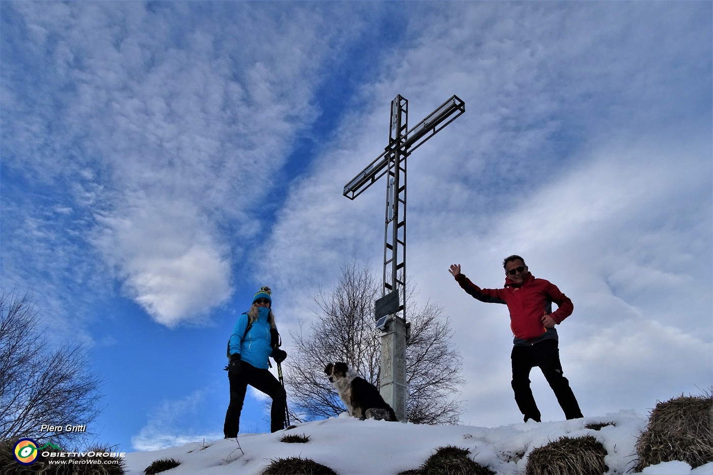 61 Alla croce di vetta del Monte Gioco (1366 m).JPG